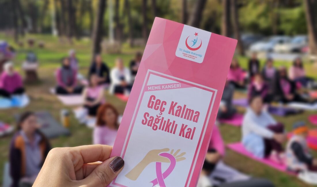 Bursa’nın Orhangazi ilçesinde, Meme Kanseri Farkındalık Ayı kapsamında düzenlenen yoga