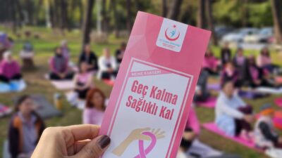Bursa’nın Orhangazi ilçesinde, Meme Kanseri Farkındalık Ayı kapsamında düzenlenen yoga