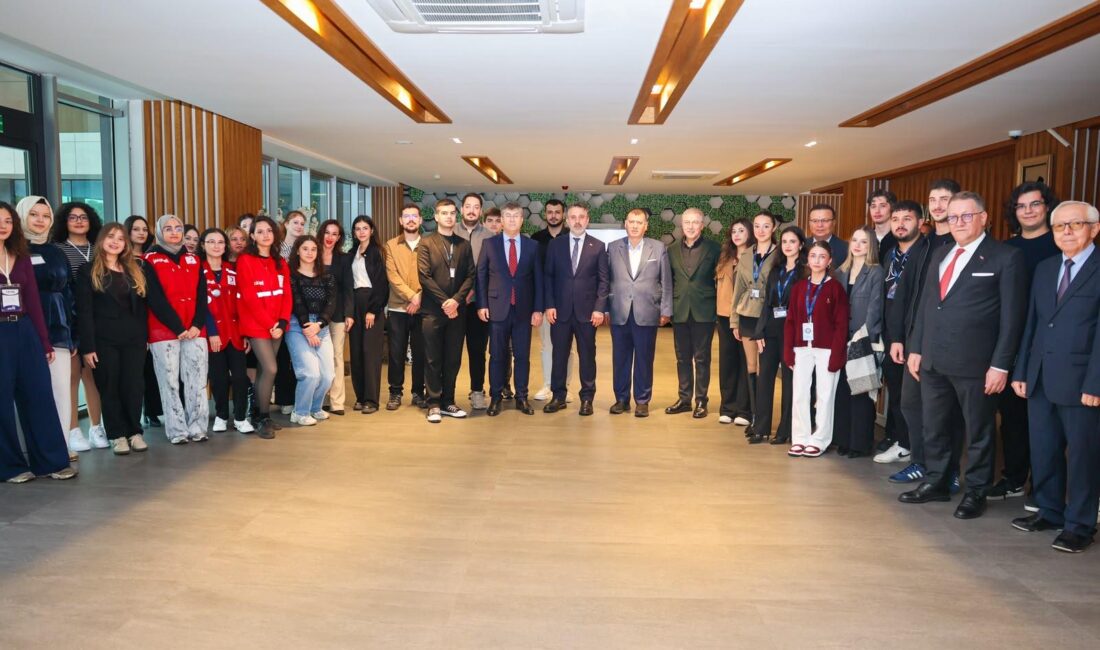 Bursa Büyükşehir Belediye Başkan Vekili Şahin Biba, Mudanya Üniversitesi’nde gençlere
