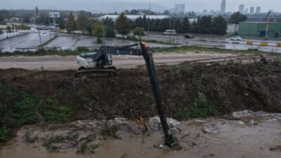  Bursa Büyükşehir Belediyesi, şehir genelinde etkili olan kuvvetli yağışın