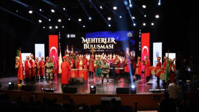 Bursa’nın fethinin 700. yılı etkinlikleri kapsamında düzenlenen ‘Mehterler Buluşması’, meydan