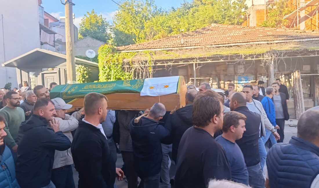 Bursa Orhangazi’de çalıştığı fabrikanın çatısından düşerek ağır yaralanan ve kaldırıldığı