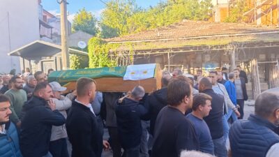 Bursa Orhangazi’de çalıştığı fabrikanın çatısından düşerek ağır yaralanan ve kaldırıldığı