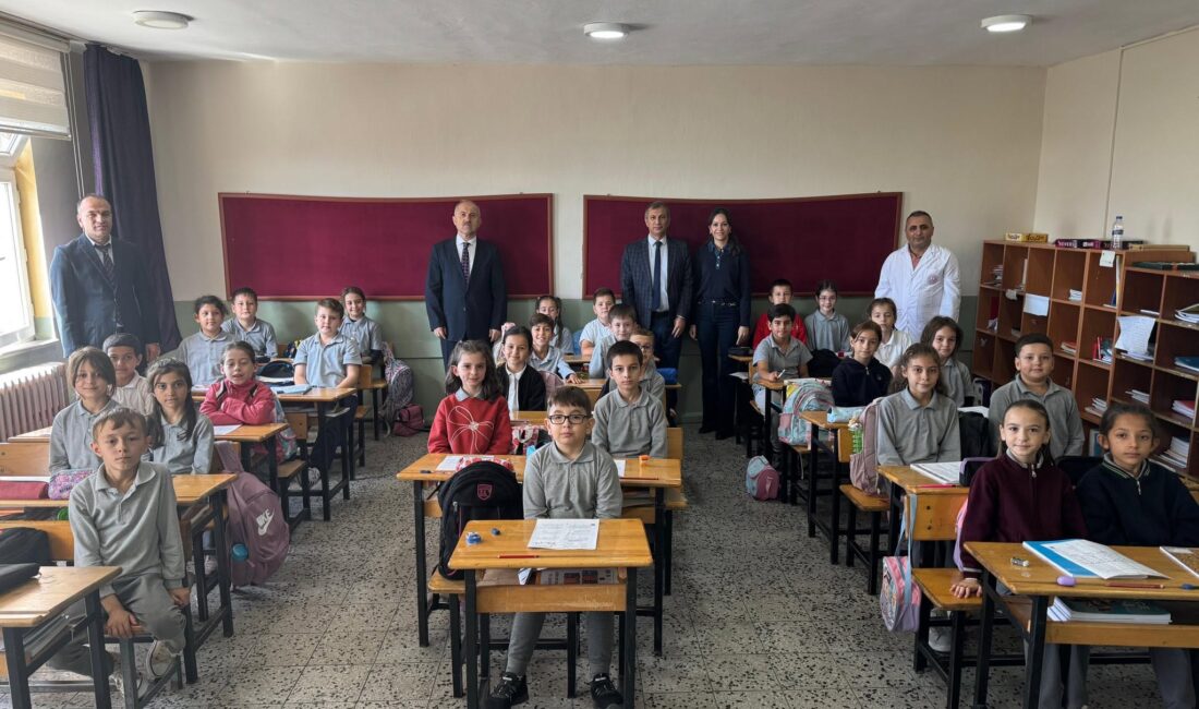 Bursa'nın Orhangazi ilçesinde Kaymakam Zafer Karamehmetoğlu ve İlçe Millî Eğitim