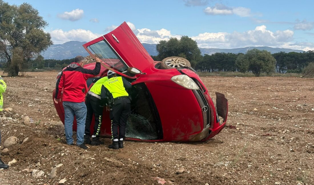 Bursa’nın Orhangazi ilçesinde kontrolden çıkan otomobilin yol kenarına takla attığı