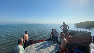 İznik Gölü’nde ticari balıkçılık yapan Narlıca Su Ürünleri Kooperatifi, teknelerini