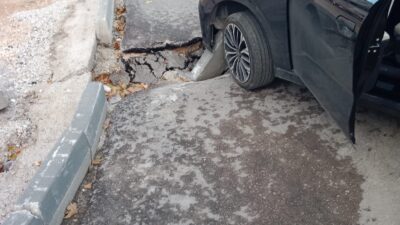 Bursa’nın Orhangazi ilçesinde yıkılan eski terminal alanında yapılan yol, sağanak
