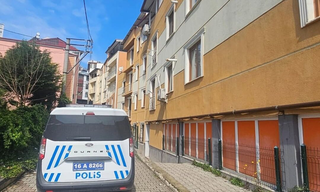 Bursa’nın Orhangazi ilçesinde çalıştığı binanın çatısından apartman boşluğuna düşerek ağır