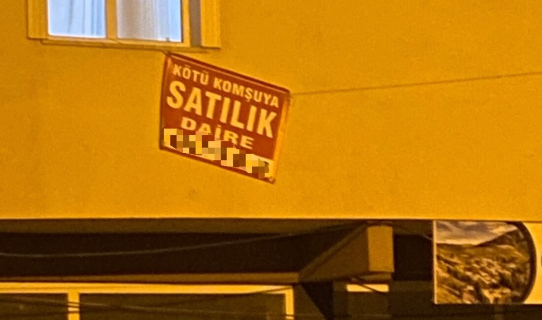 Bursa’nın Orhangazi ilçesinde, hastane yolu üzerindeki bir apartmanın dış cephesine