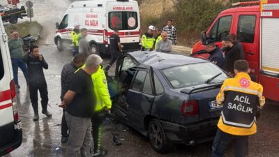 Bursa’nın Orhangazi ilçesinde, kavşakta dönüş yapmak isteyen kamyona çarpan otomobilin