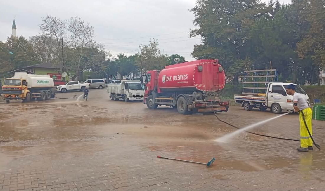 Bursa’nın İznik ilçesine bağlı Çakırca Mahallesi’nde, sağanak yağışın ardından sular