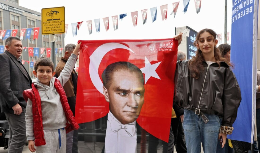 Bursa Büyükşehir Belediyesi, 29 Ekim Cumhuriyet Bayramı kapsamında şehrin farklı