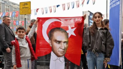 Bursa Büyükşehir Belediyesi, 29 Ekim Cumhuriyet Bayramı kapsamında şehrin farklı