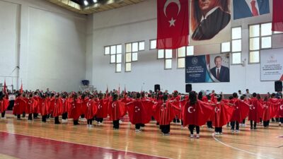 Bursa’nın Orhangazi ilçesinde, Cumhuriyet’in 103. yıl kutlamaları Orhanagzi Kapalı Spor