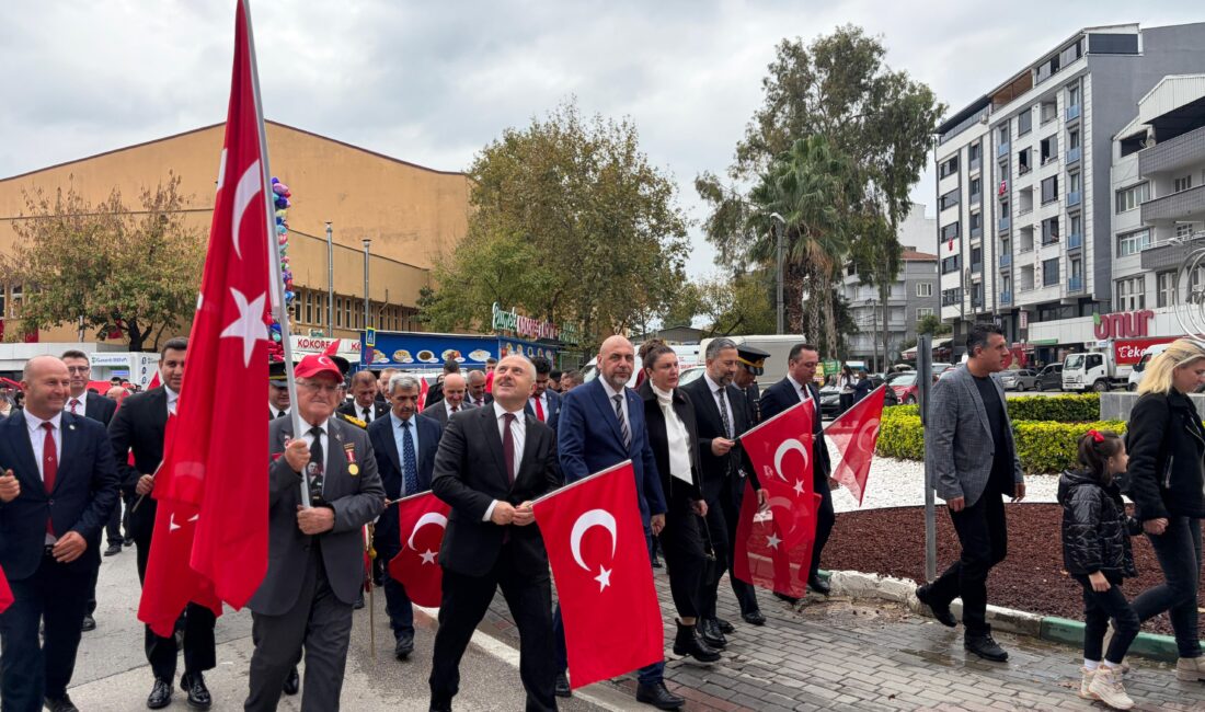  Orhangazi’de 29 Ekim Cumhuriyet Bayramı kutlamaları kapsamında düzenlenen Cumhuriyet yürüyüşü,
