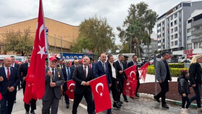  Orhangazi’de 29 Ekim Cumhuriyet Bayramı kutlamaları kapsamında düzenlenen Cumhuriyet yürüyüşü,