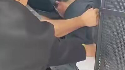 Bursa’nın Gemlik ilçesinde, cep telefonu faturasının yüksek geldiğini söyleyerek tartıştığı