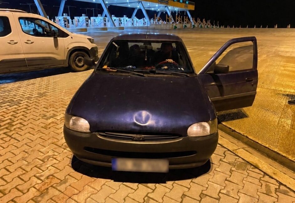 Bursa’da göçmen kaçakçılığına yönelik düzenlenen operasyonlarda 11 şüpheli gözaltına alındı.