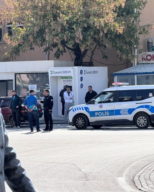 Bursa’nın Orhangazi ilçesinde trafikte çıkan kavgada, hurdacılık yaptığı öğrenilen bir