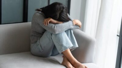 Kadınların büyük çoğunluğunda görülen doğum sonrası hüznünün kısa sürede kendiliğinden
